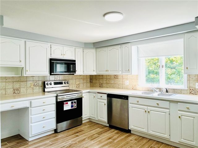 15 Washington Road, Barrington, RI 02806