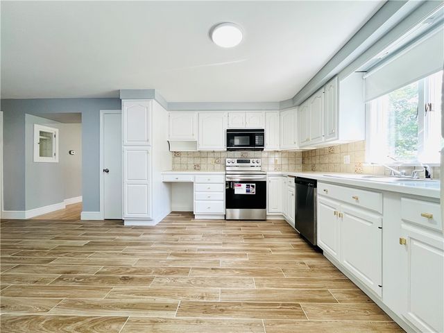 15 Washington Road, Barrington, RI 02806