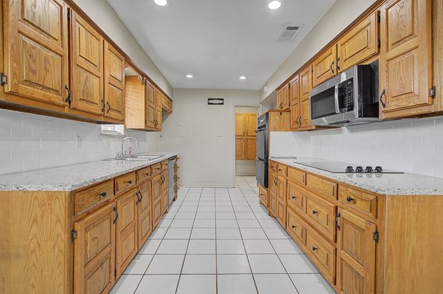 1903 Big Sky Drive, Lewisville, TX 75077