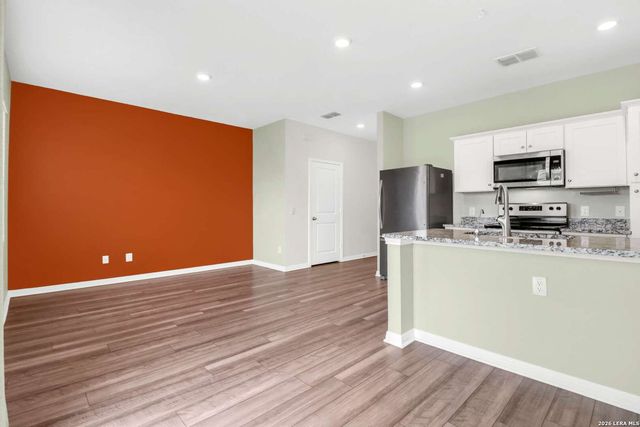 7723 FERN HOLW, San Antonio, TX 78252