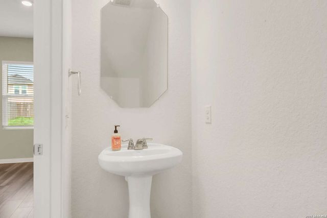 7723 FERN HOLW, San Antonio, TX 78252