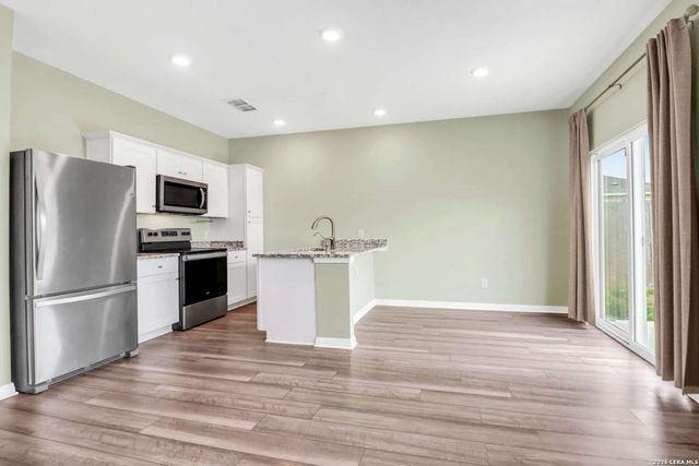 7723 FERN HOLW, San Antonio, TX 78252