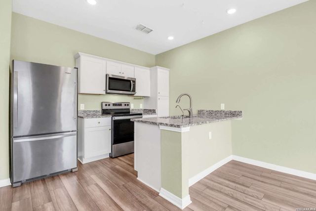 7723 FERN HOLW, San Antonio, TX 78252