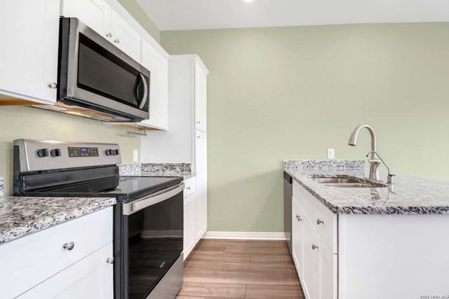 7723 FERN HOLW, San Antonio, TX 78252