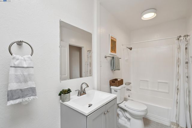 1805 Eagle Ave, Alameda, CA 94501