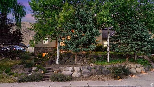 9498 N CANYON HEIGHTS DR, Cedar Hills, UT 84062