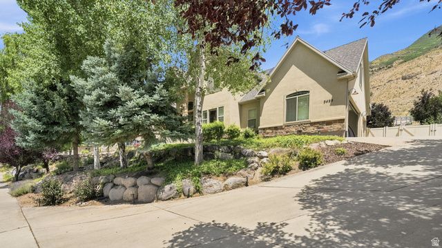 9498 N CANYON HEIGHTS DR, Cedar Hills, UT 84062
