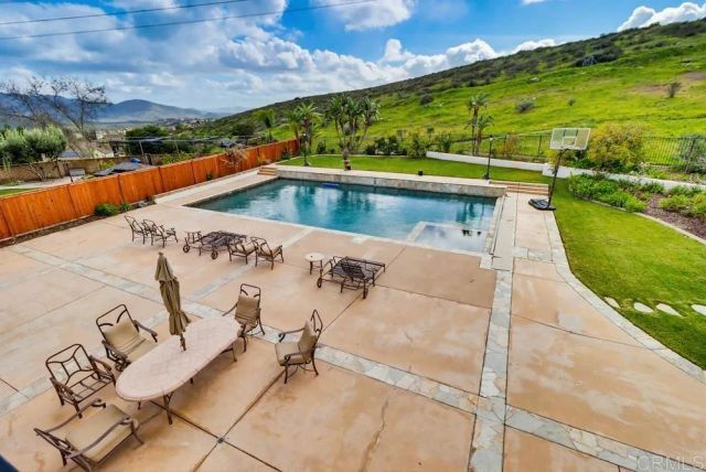 2932 Ranch Gate Rd, Chula Vista, CA 91914