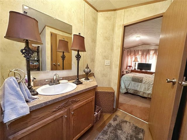 702 Dauphin Dr, Cranberry Twp, PA 16066