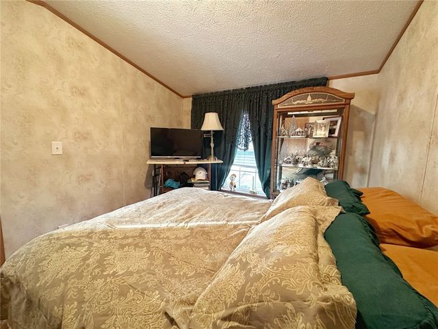 702 Dauphin Dr, Cranberry Twp, PA 16066