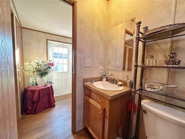 702 Dauphin Dr, Cranberry Twp, PA 16066