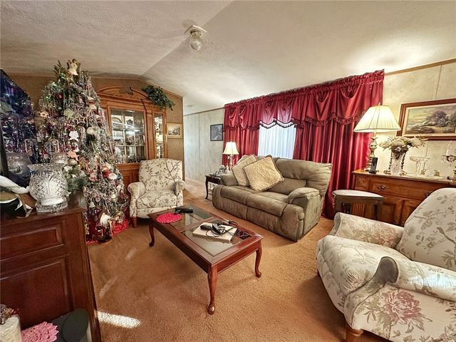 702 Dauphin Dr, Cranberry Twp, PA 16066