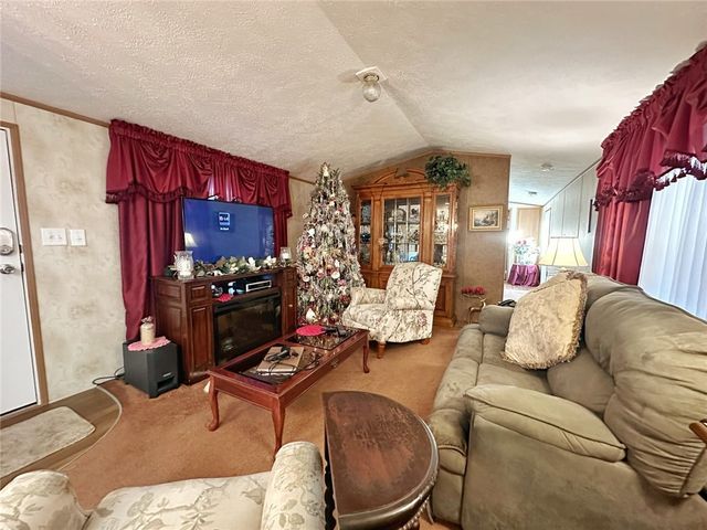 702 Dauphin Dr, Cranberry Twp, PA 16066