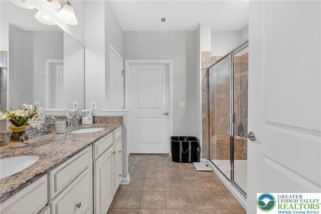 4746 Dealtrey Drive, Bethlehem Twp, PA 18045