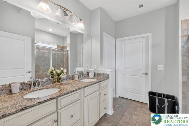 4746 Dealtrey Drive, Bethlehem Twp, PA 18045