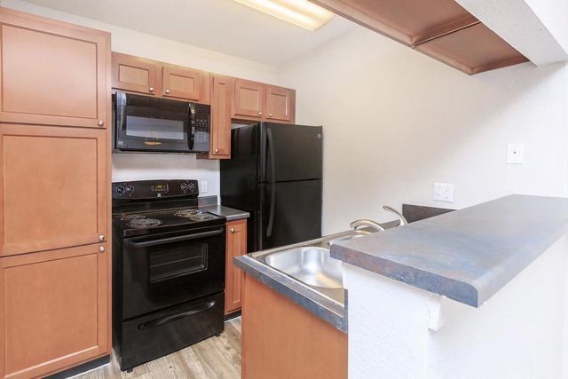 1300 Wilcrest DR 208, Houston, TX 77042