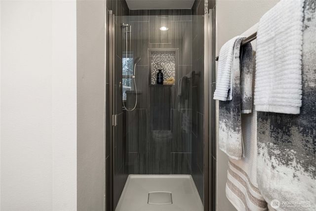 14711 SE 274th Court, Kent, WA 98042