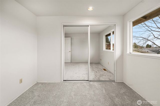 14711 SE 274th Court, Kent, WA 98042