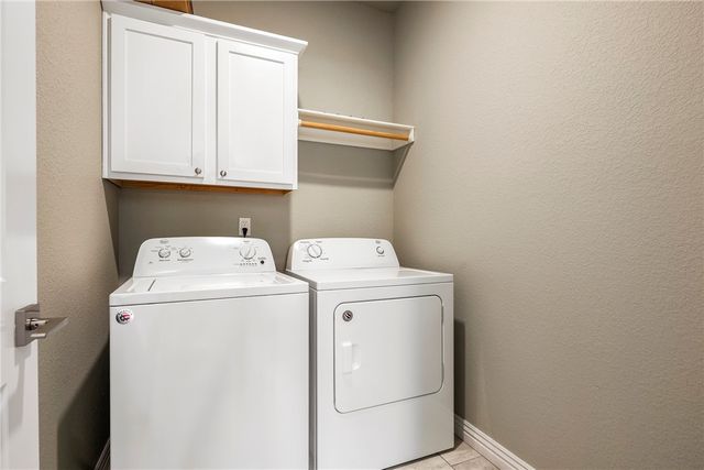 121 Carrington Avenue B, Lowell, AR 72745