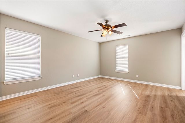 121 Carrington Avenue B, Lowell, AR 72745