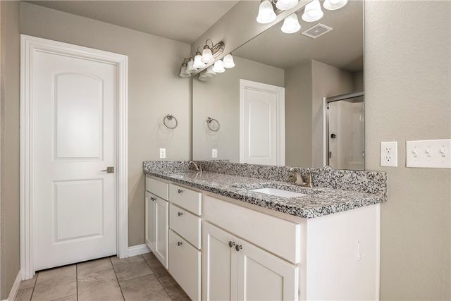 121 Carrington Avenue B, Lowell, AR 72745