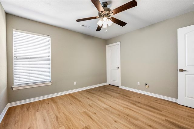 121 Carrington Avenue B, Lowell, AR 72745