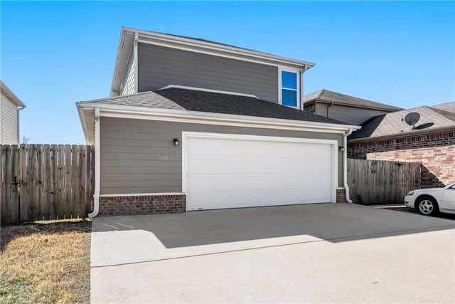 121 Carrington Avenue B, Lowell, AR 72745