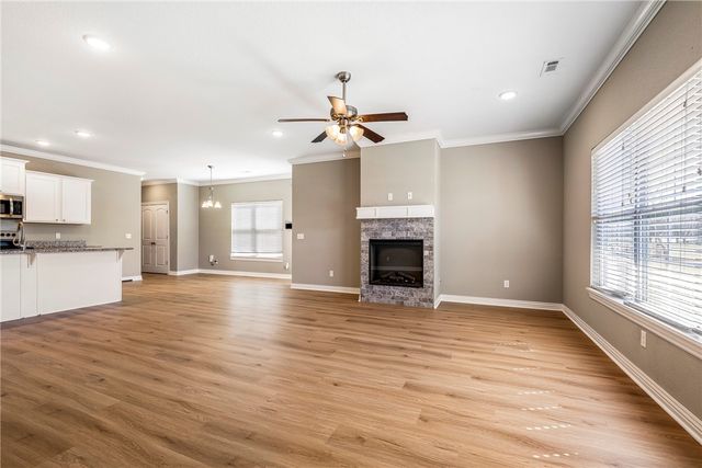 121 Carrington Avenue B, Lowell, AR 72745