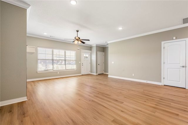 121 Carrington Avenue B, Lowell, AR 72745