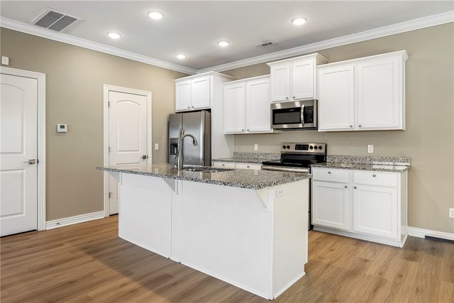 121 Carrington Avenue B, Lowell, AR 72745