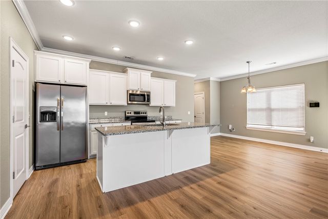 121 Carrington Avenue B, Lowell, AR 72745