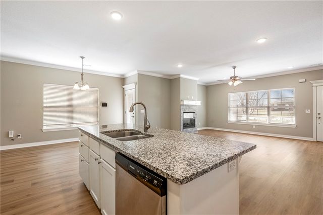 121 Carrington Avenue B, Lowell, AR 72745