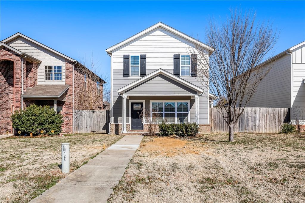 121 Carrington Avenue B, Lowell, AR 72745