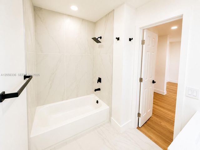 17343 NW 66th Pl, Hialeah, FL 33015