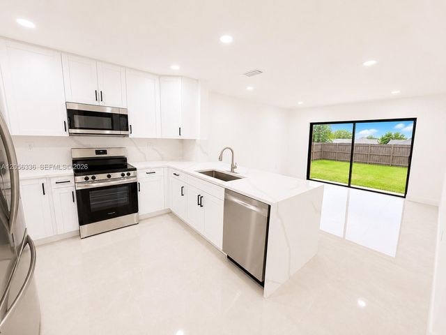 17343 NW 66th Pl, Hialeah, FL 33015