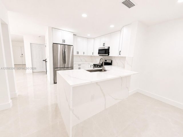 17343 NW 66th Pl, Hialeah, FL 33015