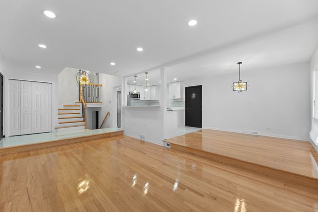 9437 S Indiana Avenue, Chicago, IL 60619