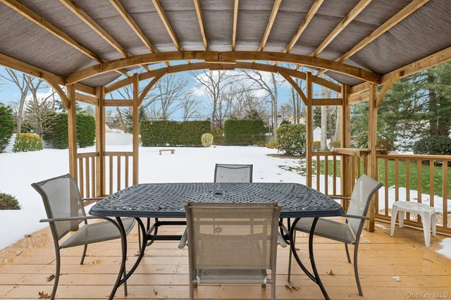 2 Robert Crescent, Stony Brook, NY 11790