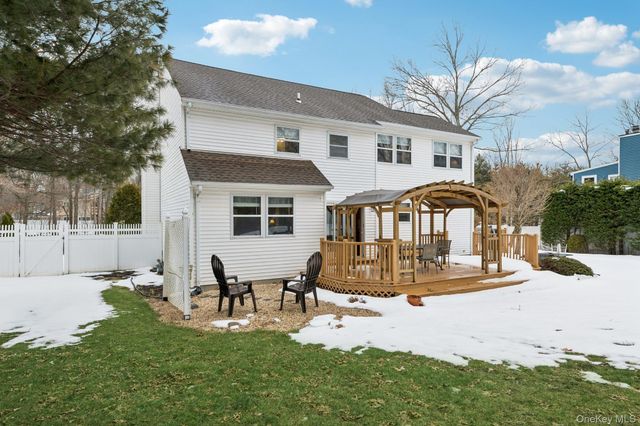 2 Robert Crescent, Stony Brook, NY 11790