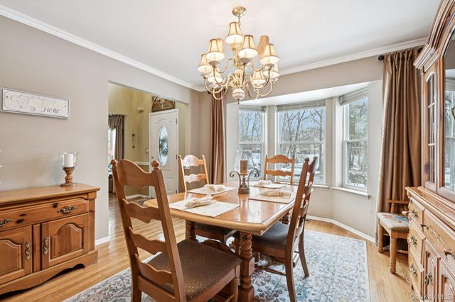 2 Robert Crescent, Stony Brook, NY 11790