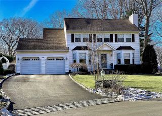 2 Robert Crescent, Stony Brook, NY 11790