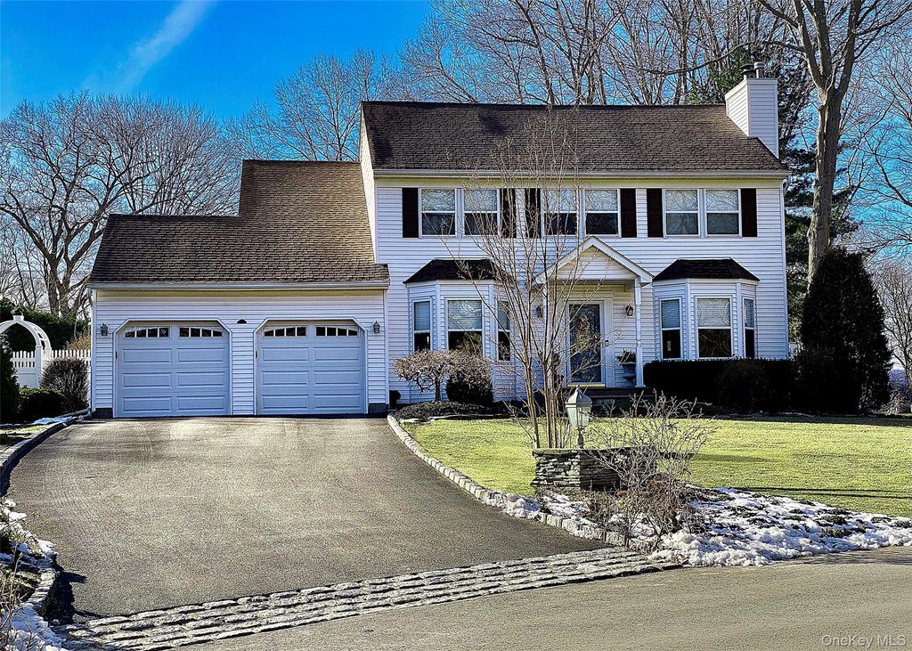 2 Robert Crescent, Stony Brook, NY 11790