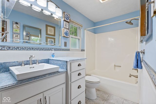 2 Marley Court, Whiteland, IN 46184