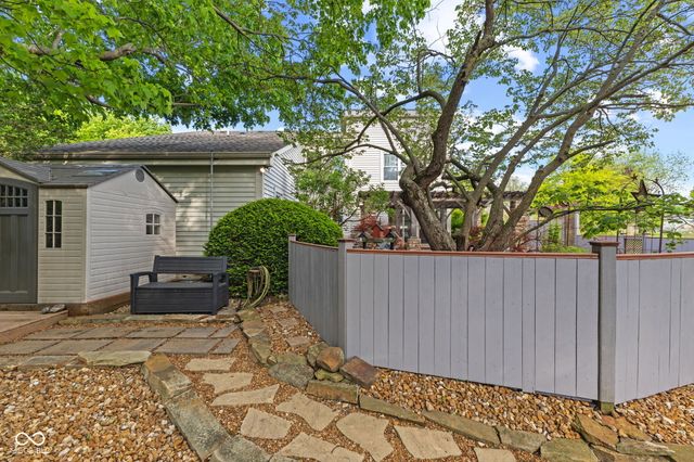 2 Marley Court, Whiteland, IN 46184