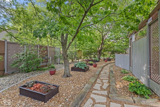 2 Marley Court, Whiteland, IN 46184