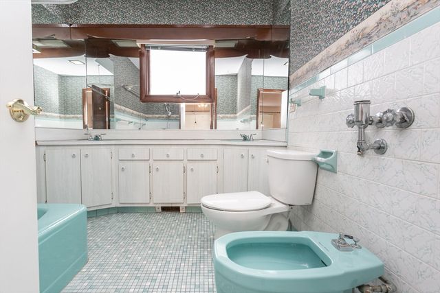 53 Lindsey Ln, Swansea, MA 02777