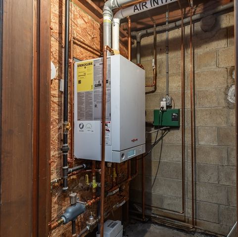 53 Lindsey Ln, Swansea, MA 02777