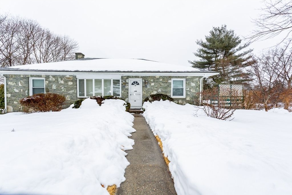 53 Lindsey Ln, Swansea, MA 02777
