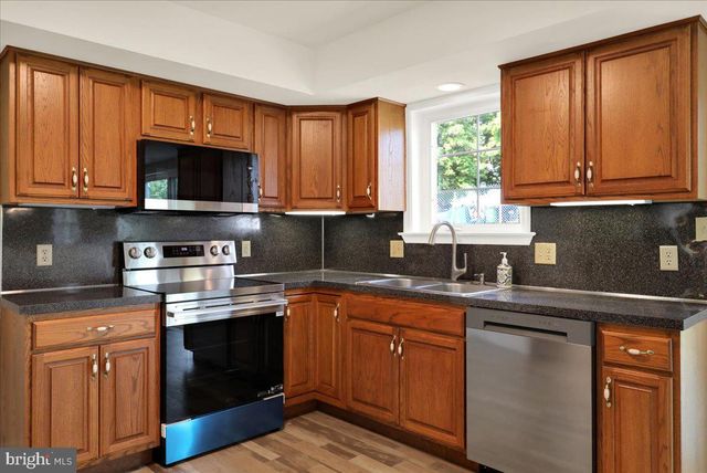 208 CRYSTAL CIR, Birdsboro, PA 19508
