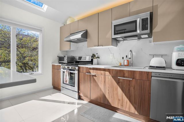 111 Washington Avenue, Fort Lee, NJ 07024
